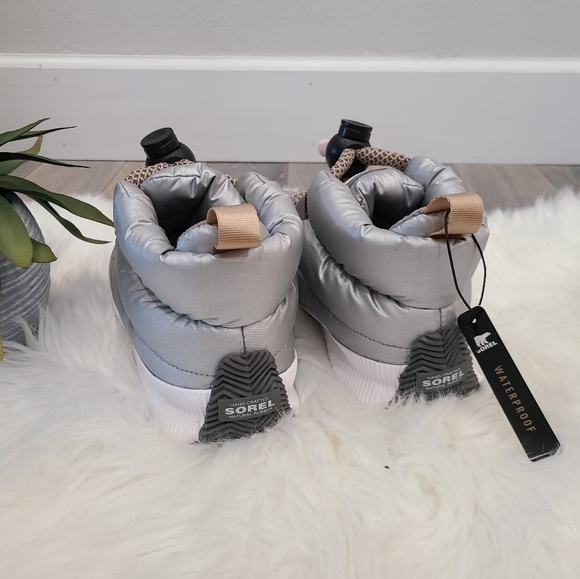 SOREL Out ‘N About Puffy Lace Boot Silver NEW - Picture 7 of 10
